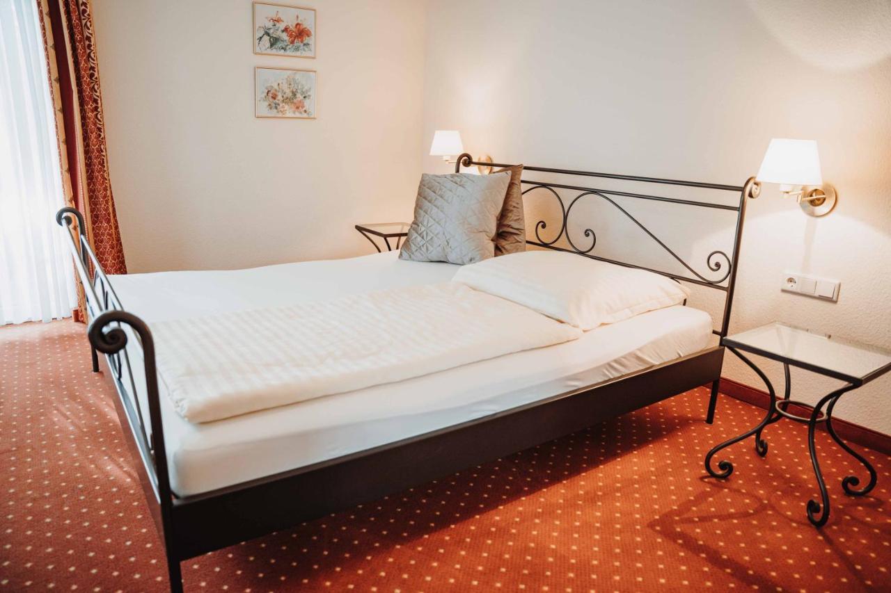 Hotel Am Wallgraben ブリーロン エクステリア 写真