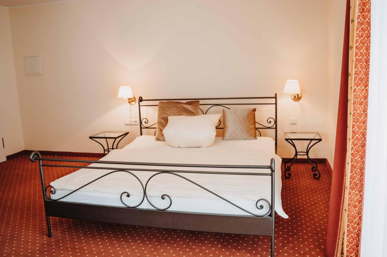 Hotel Am Wallgraben ブリーロン エクステリア 写真