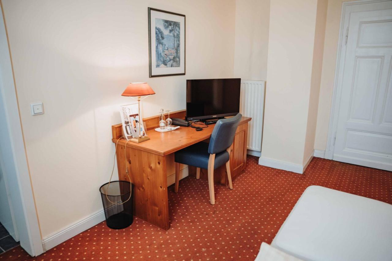 Hotel Am Wallgraben ブリーロン エクステリア 写真
