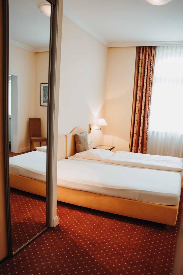 Hotel Am Wallgraben ブリーロン エクステリア 写真