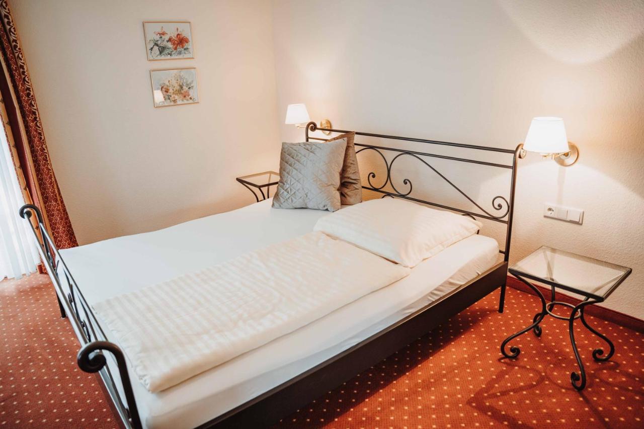 Hotel Am Wallgraben ブリーロン エクステリア 写真