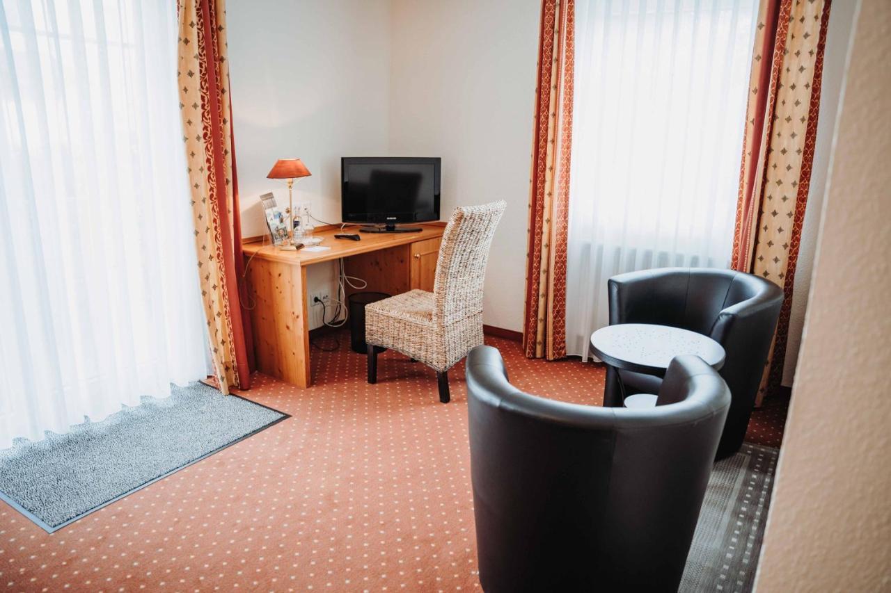 Hotel Am Wallgraben ブリーロン エクステリア 写真