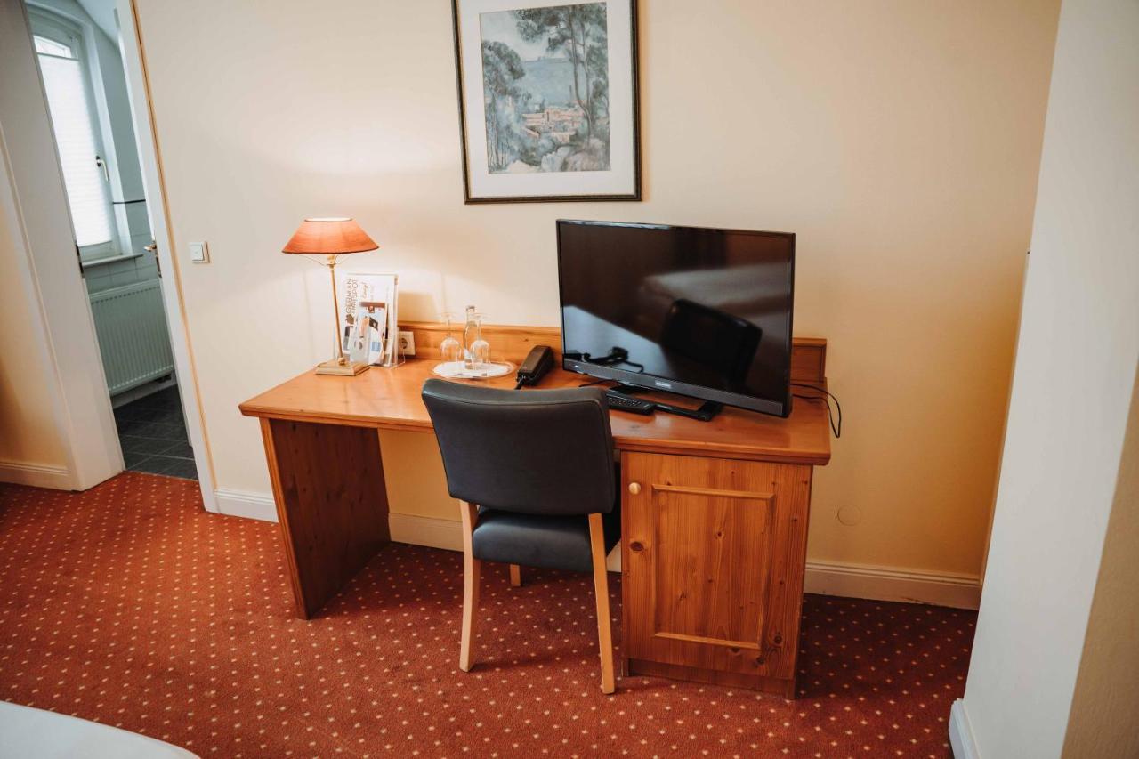 Hotel Am Wallgraben ブリーロン エクステリア 写真